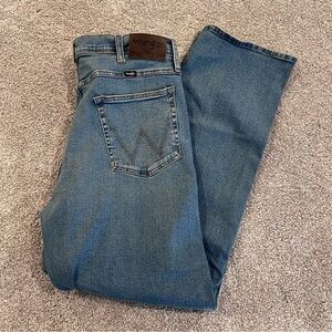 Wrangler NWT Relaxed Fit Men jeans Pants Sz 36x32 Blue 1855598 Stretch Straight